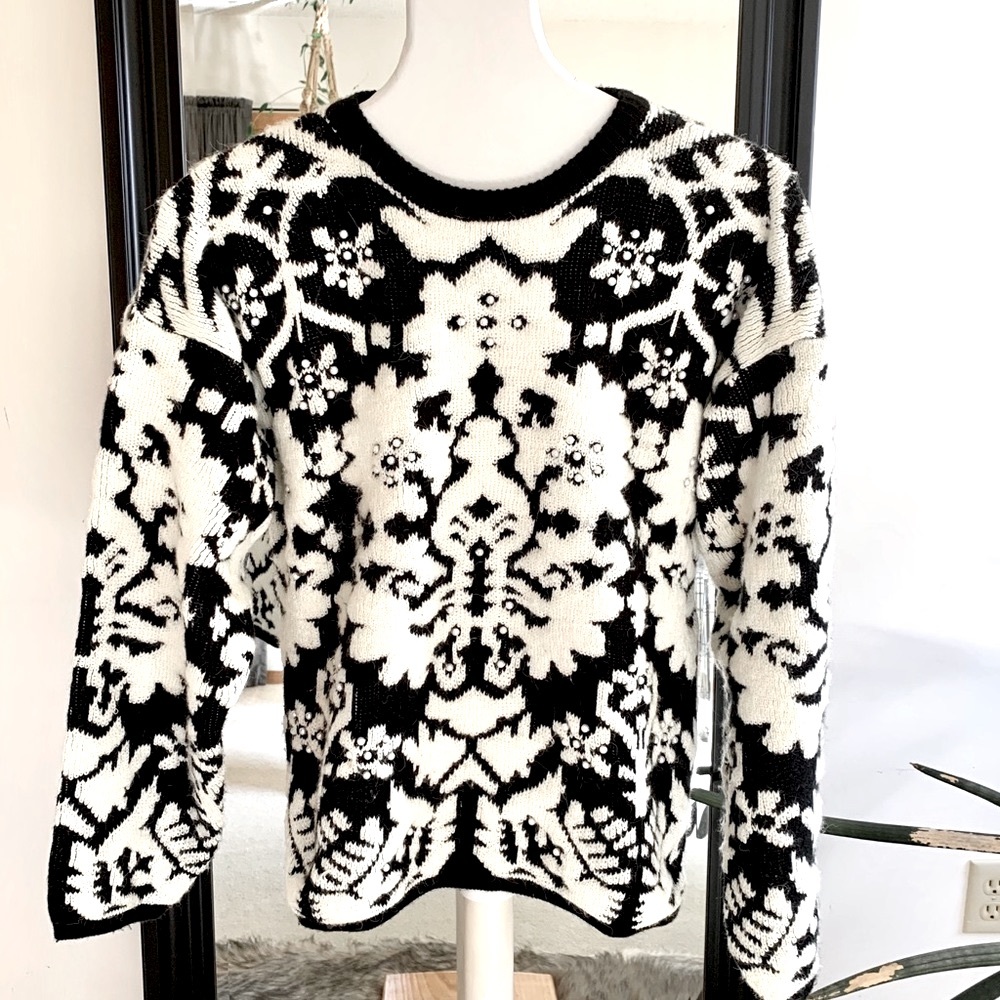 Kitty Hawk By Vivian Wang Black & White Sweater With Pearl Accents